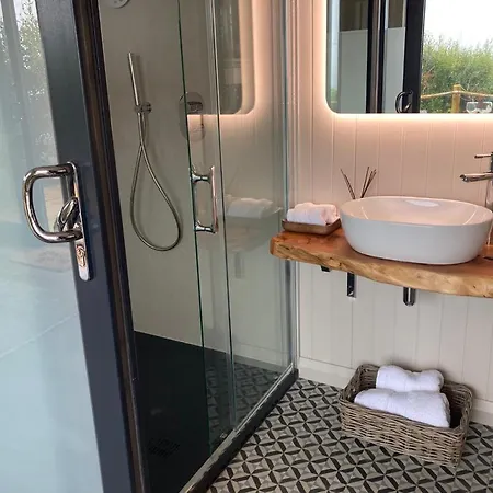 The Bee Pods רוסנאולה